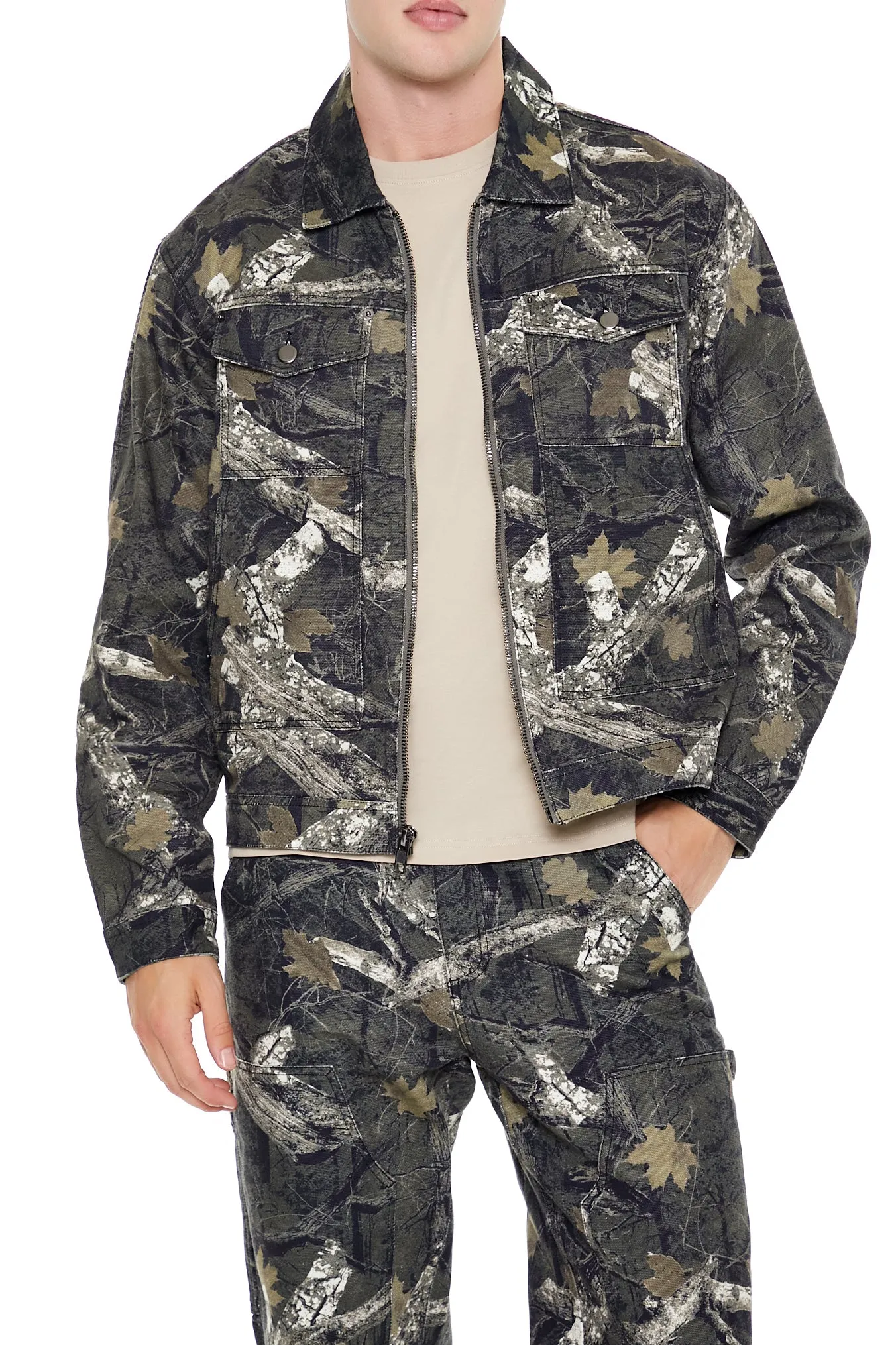 Blouson de style camionneur avec imprimé de feuilles et motif camouflage