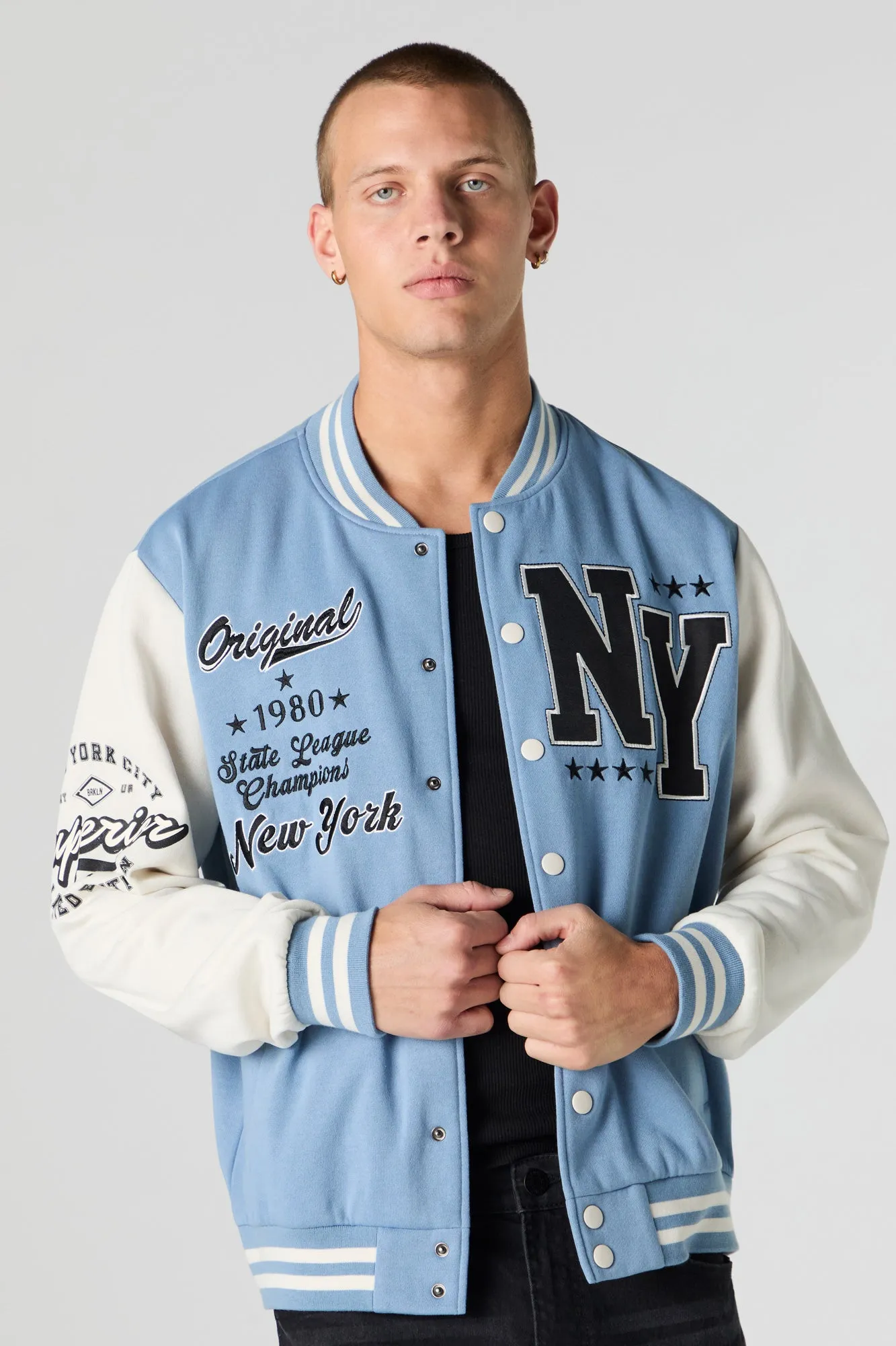 Blouson de style universitaire en molleton avec motif brodé