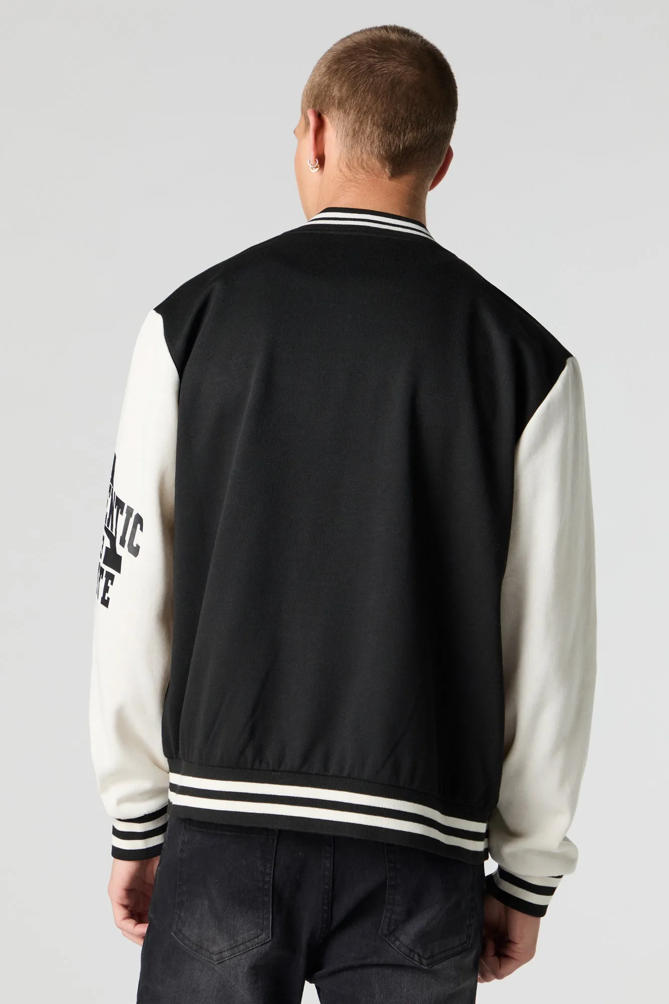 Blouson de style universitaire en molleton avec motif brodé