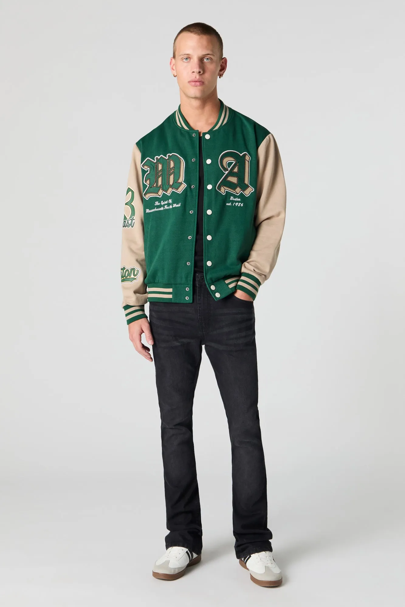 Blouson de style universitaire en molleton avec motif brodé