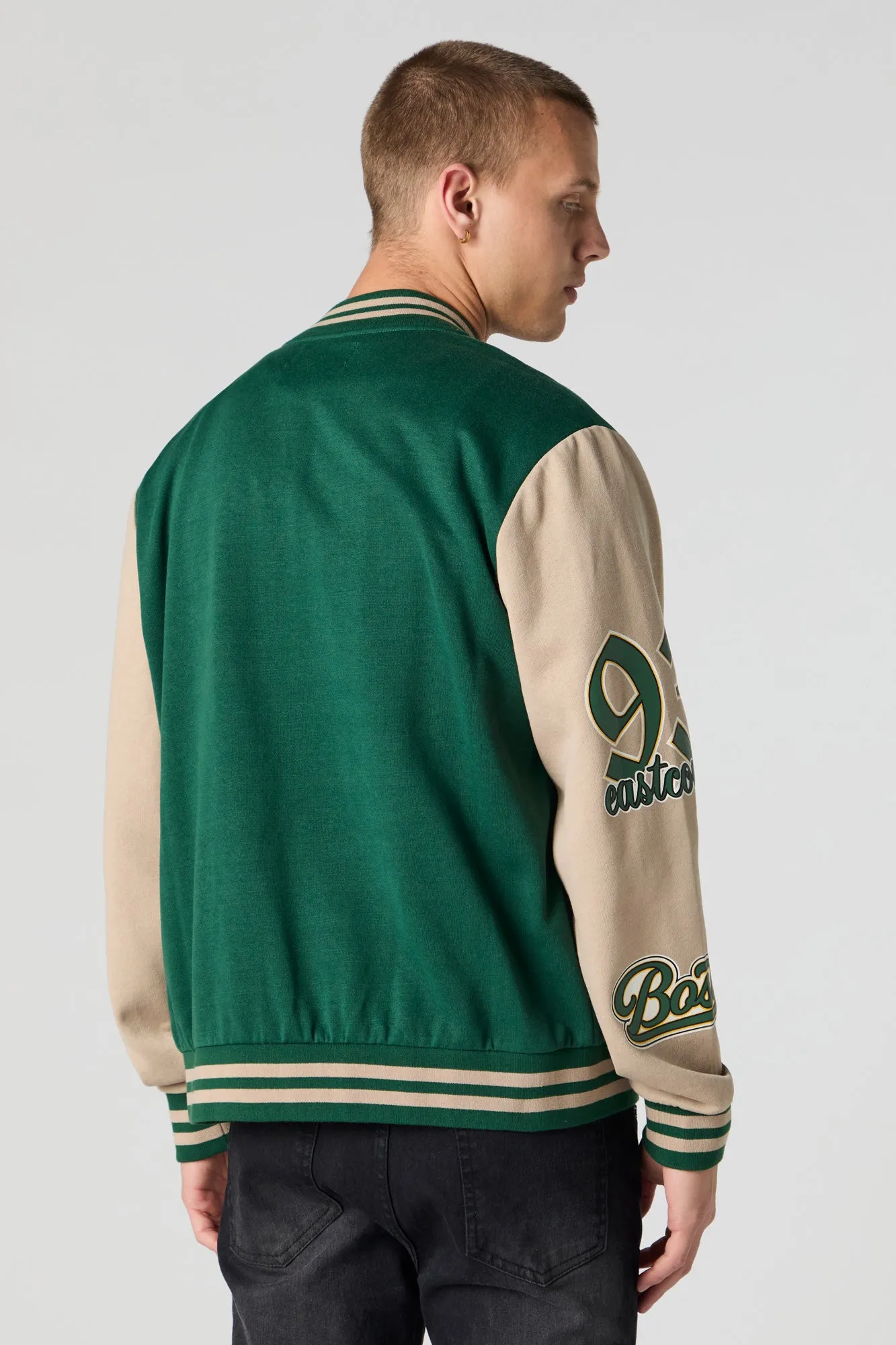 Blouson de style universitaire en molleton avec motif brodé