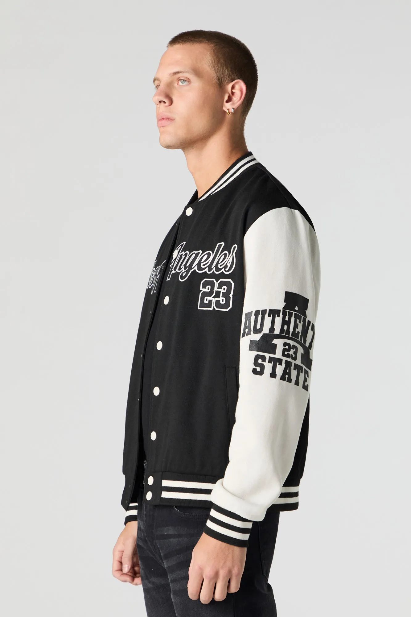 Blouson de style universitaire en molleton avec motif brodé