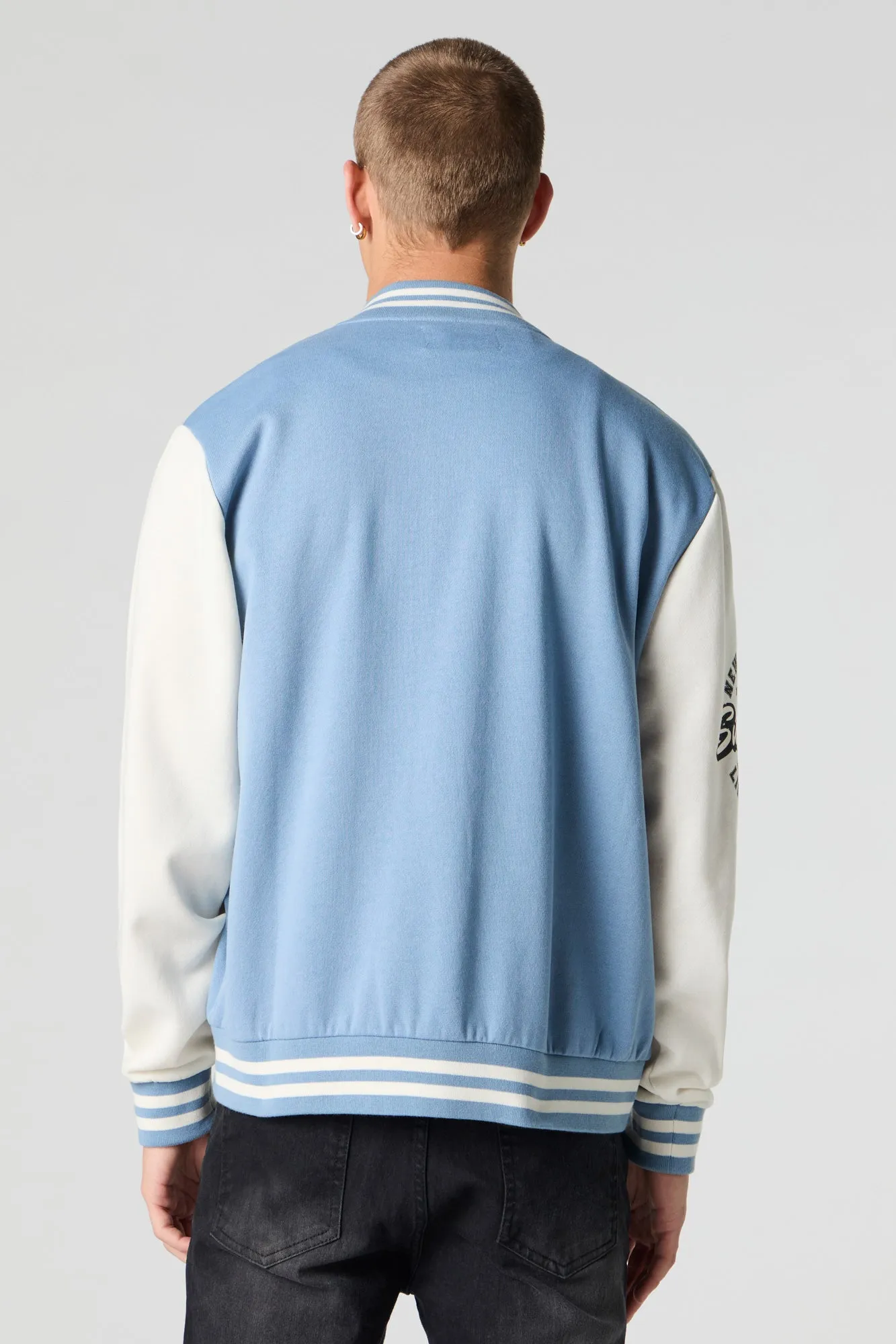 Blouson de style universitaire en molleton avec motif brodé