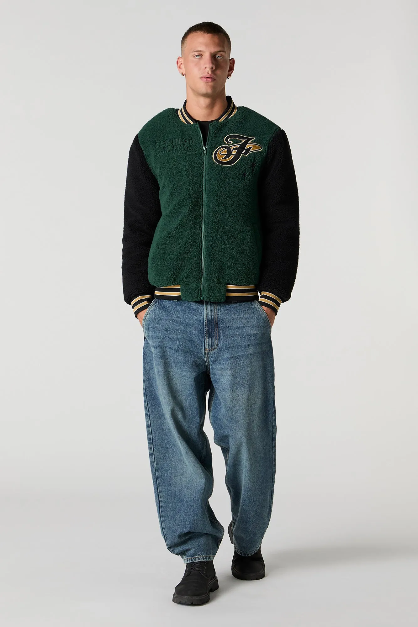 Blouson de style universitaire en Sherpa avec motif brodé