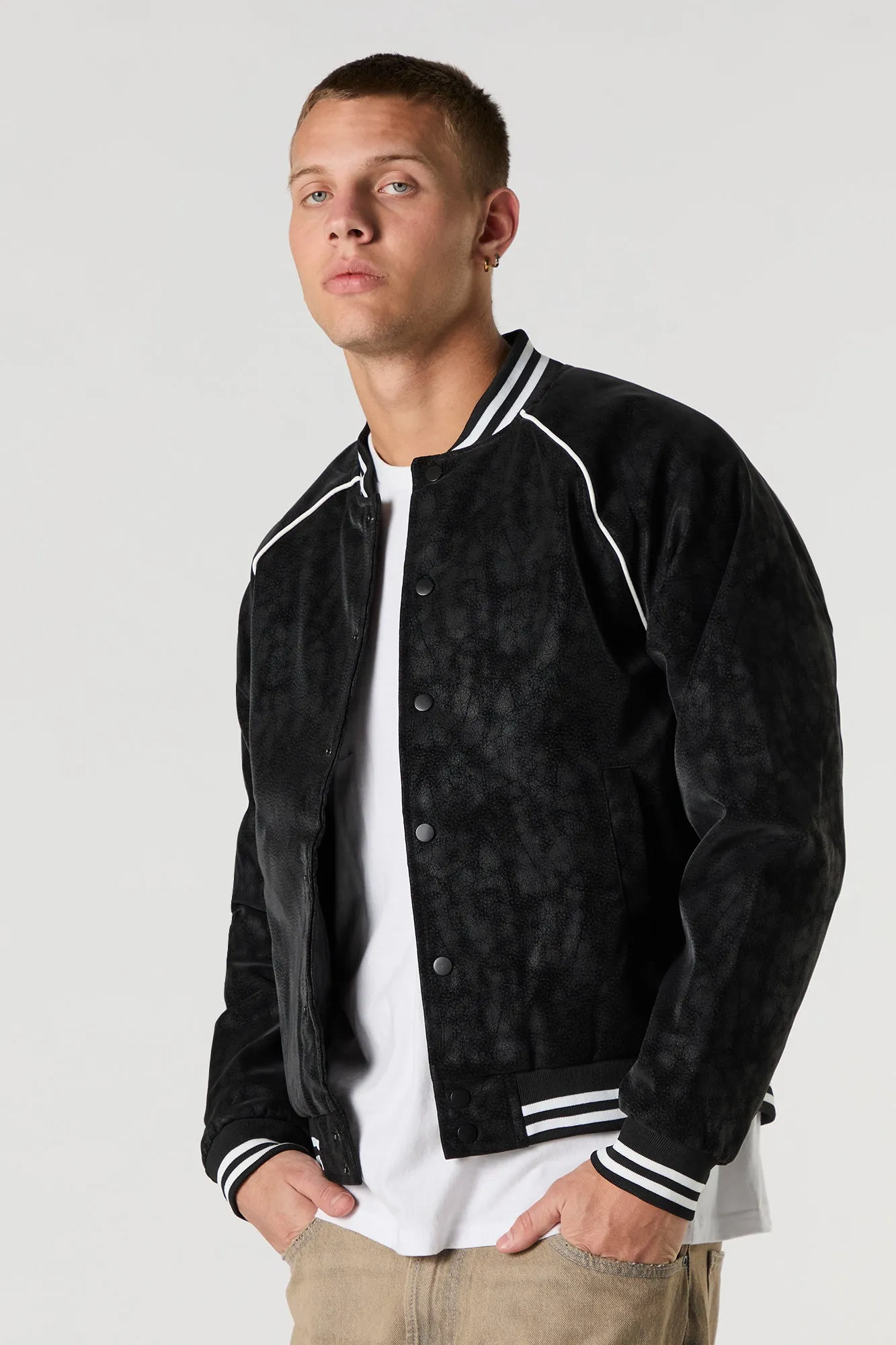 Blouson de style universitaire en similisuède