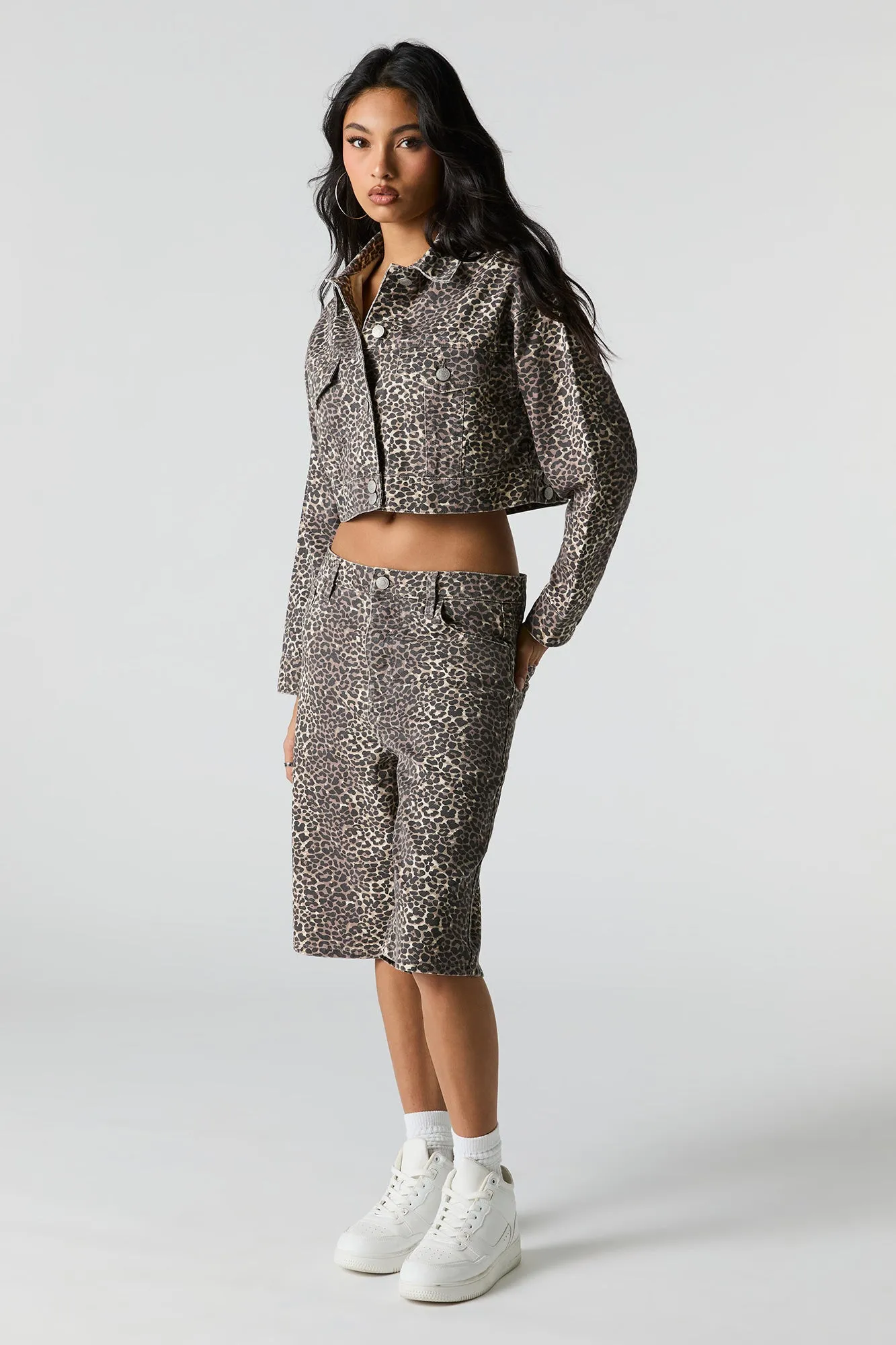 Blouson en denim écourté imprimé