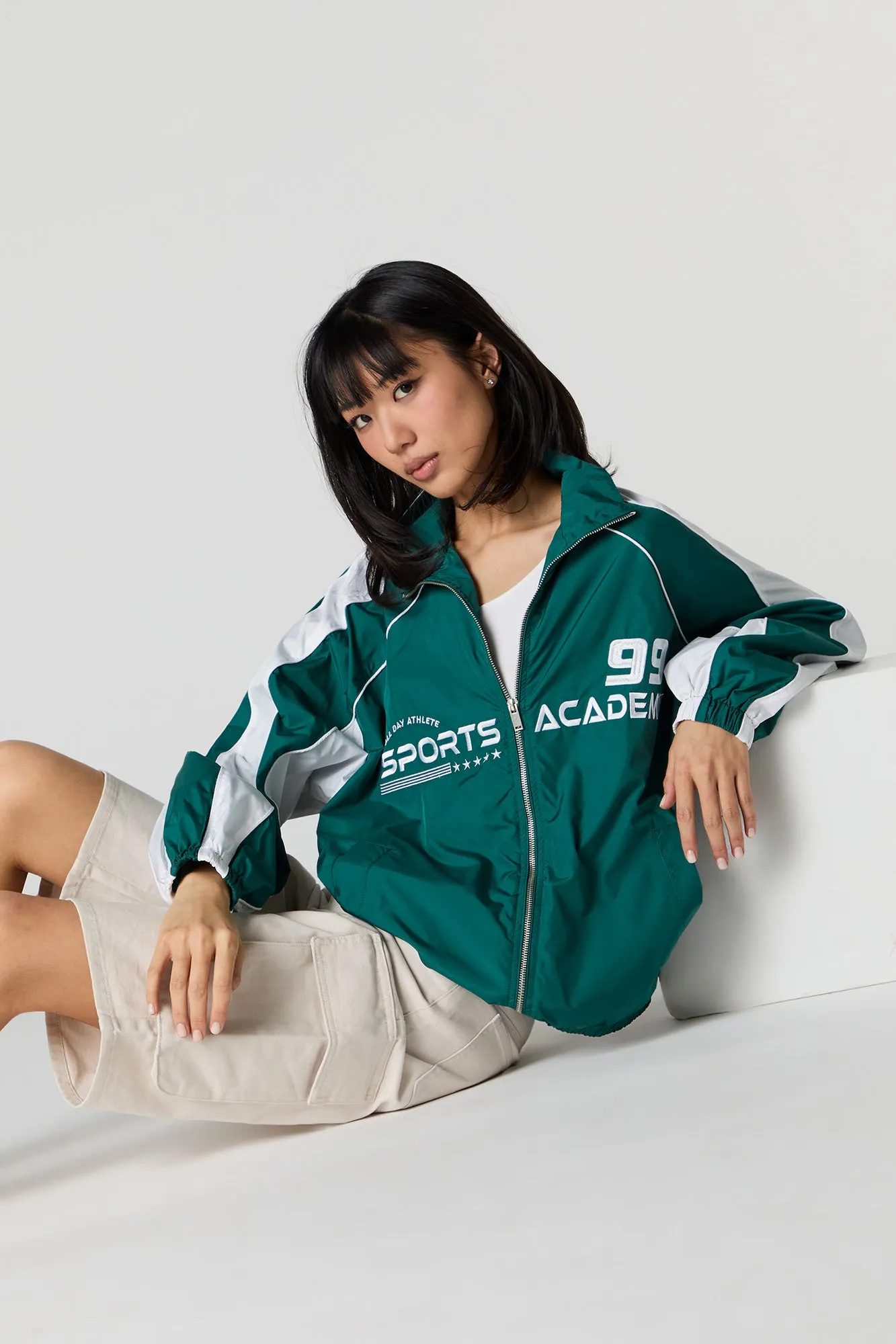 Blouson sport avec motif brodé et fermeture à glissière