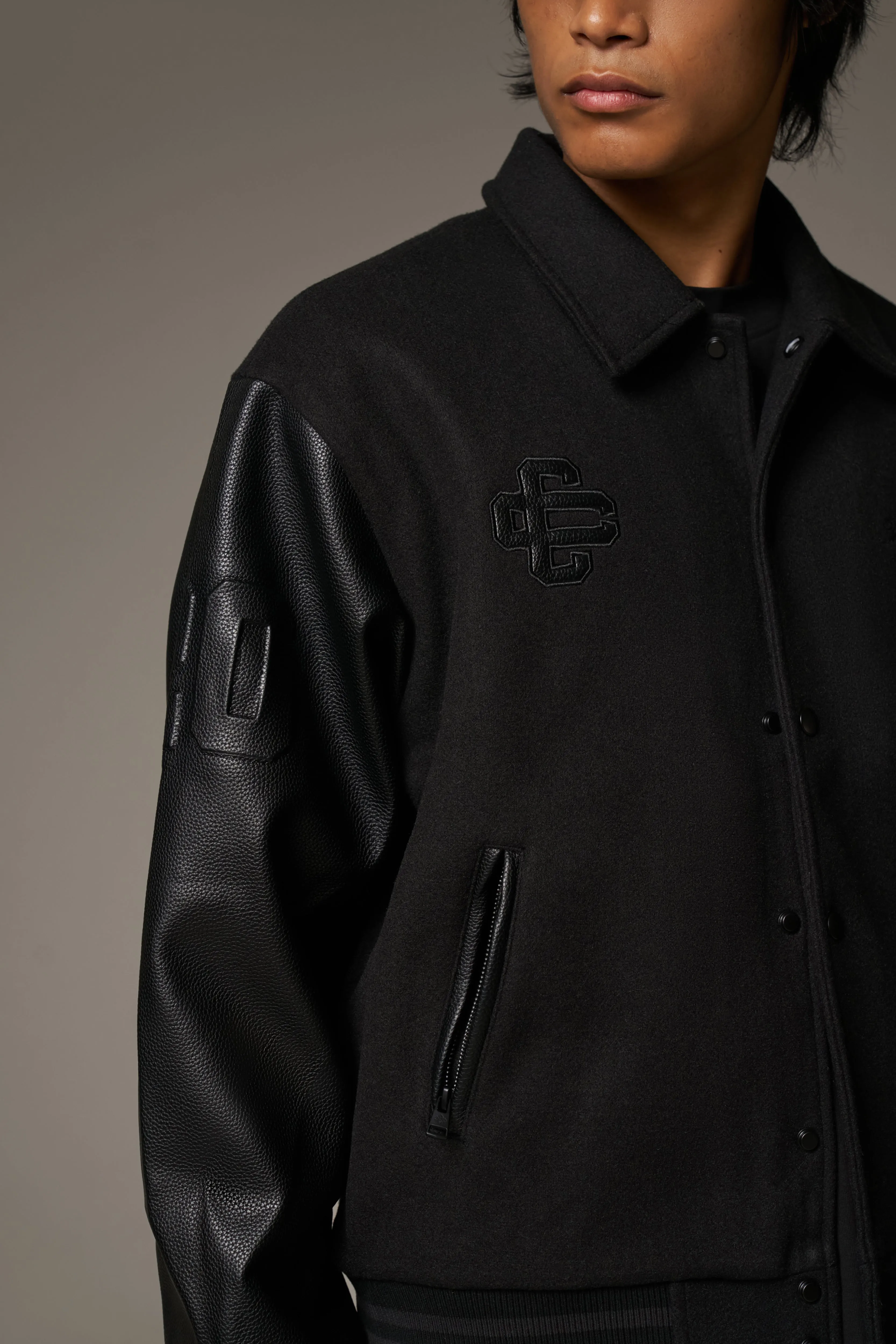 EMBLEM CHENILLE VARSITY JACKET - BLACK