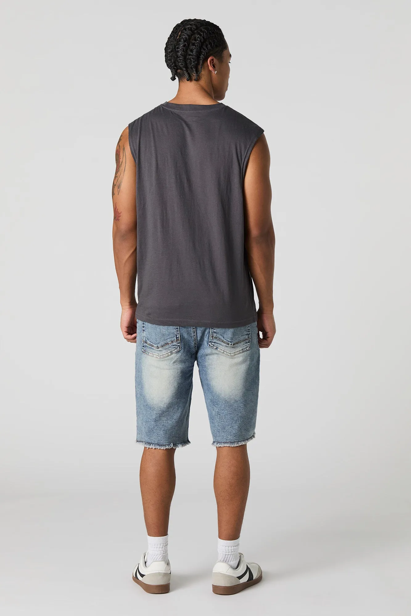 Short de style moto en denim d'aspect usé