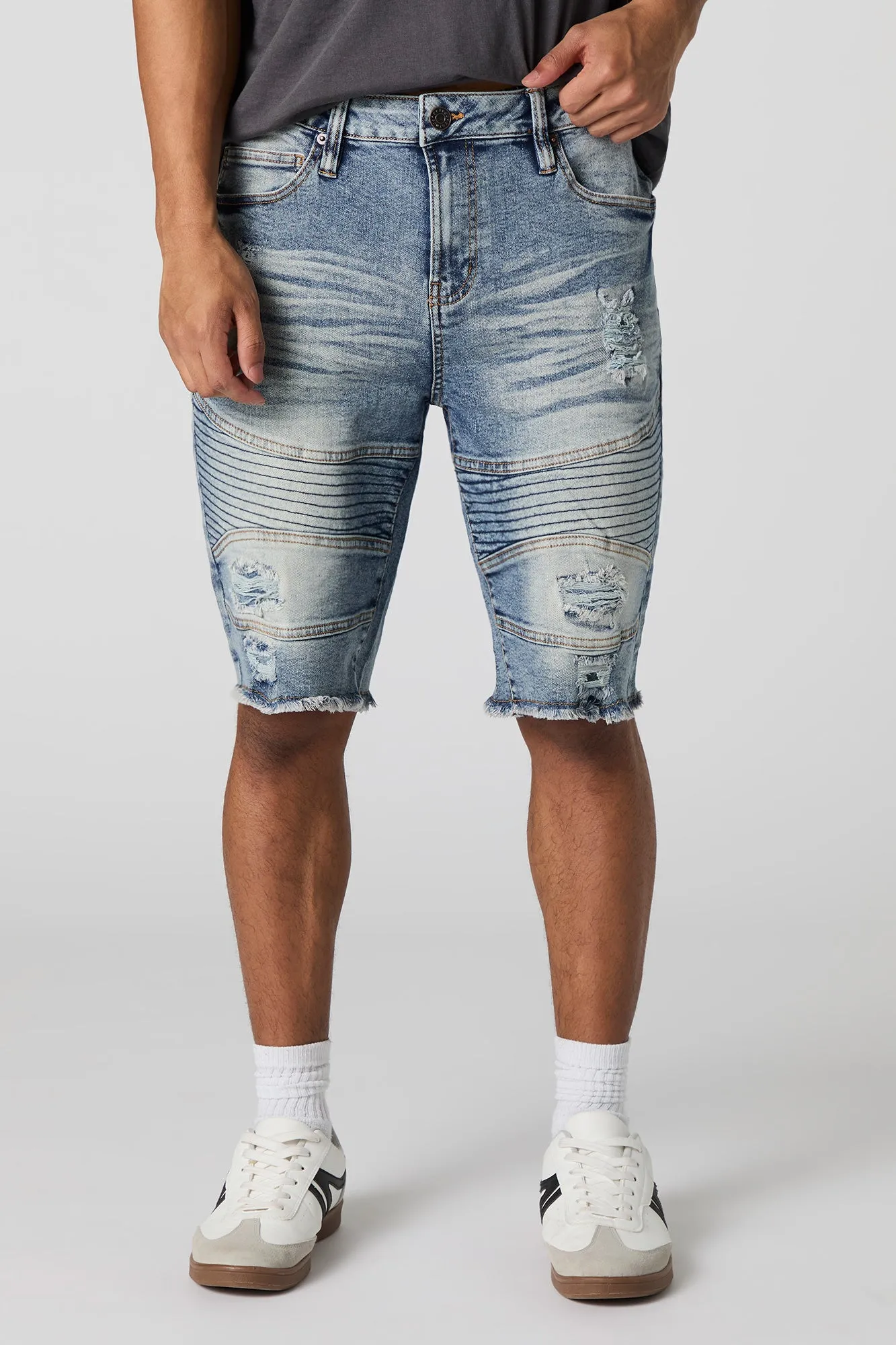 Short de style moto en denim d'aspect usé