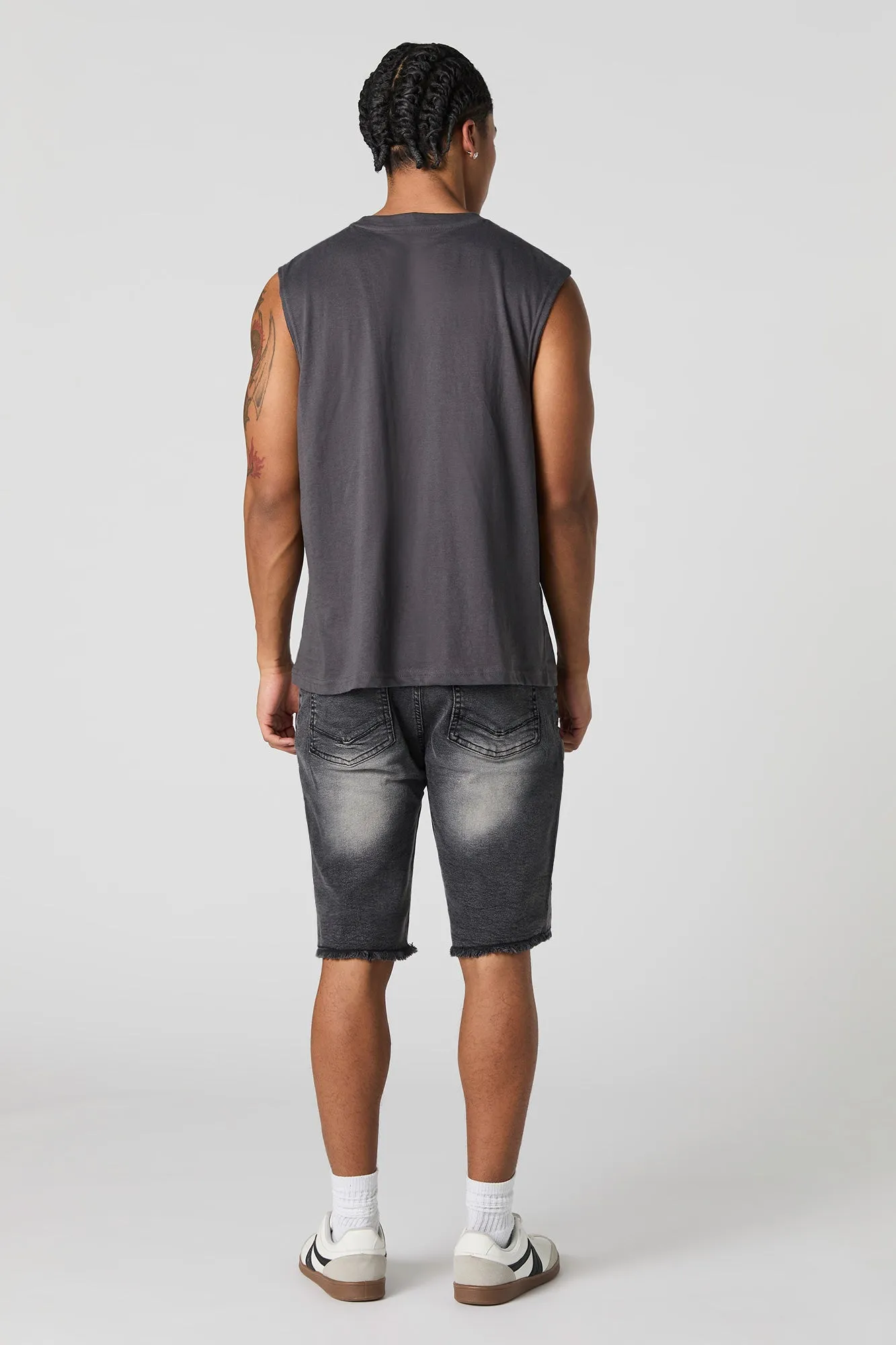 Short de style moto en denim d'aspect usé